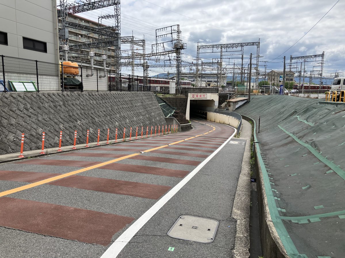 Heading toward the underpass of the Kintetsu Nara Line