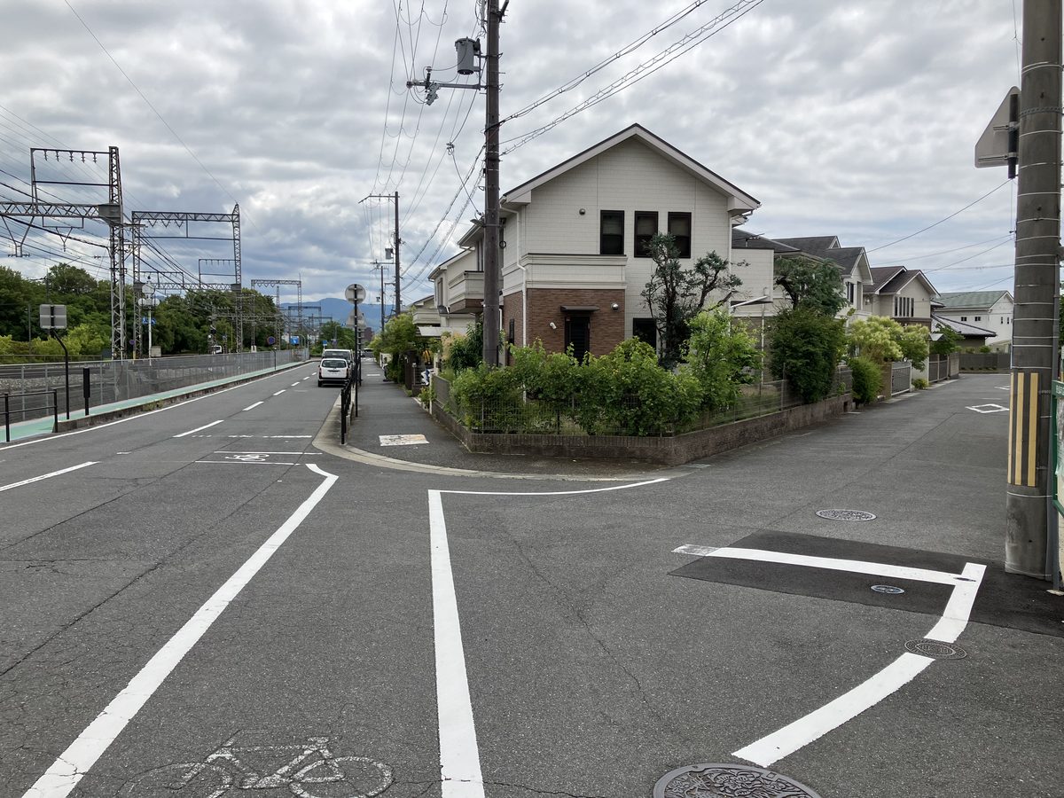 Residential area on the right, Kintetsu Nara Line on the left — continue straight