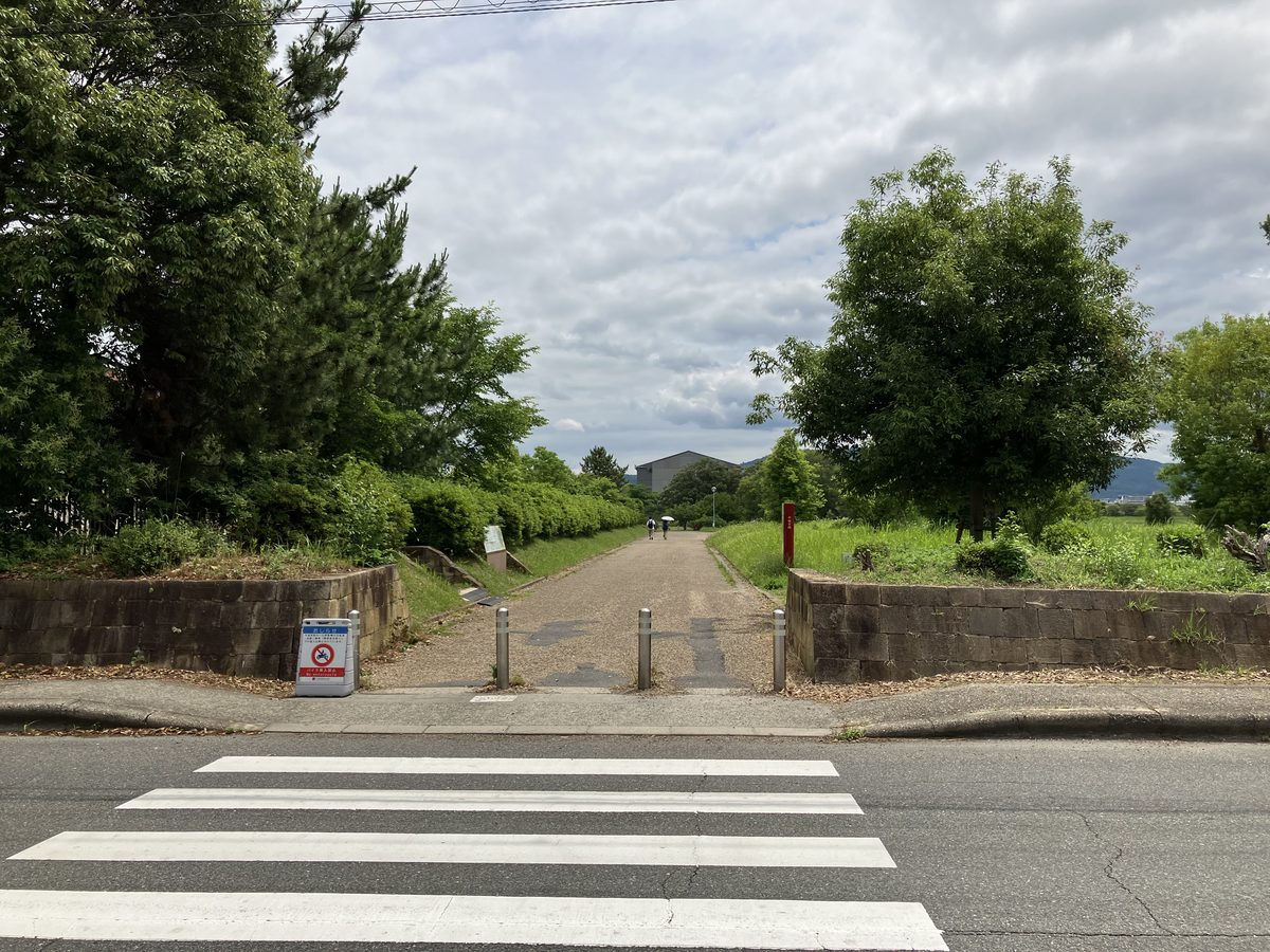 Crossing the final pedestrian crossing to reach the entrance of Heijo Palace Site